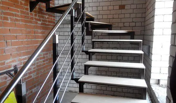 металлический каркас для лестницы